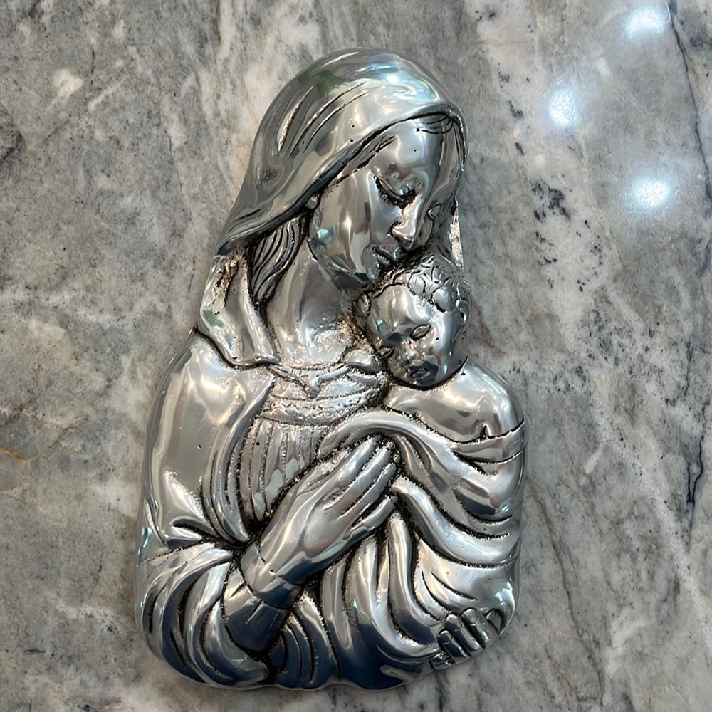 A La Carte 30 pewter Madonna & Child